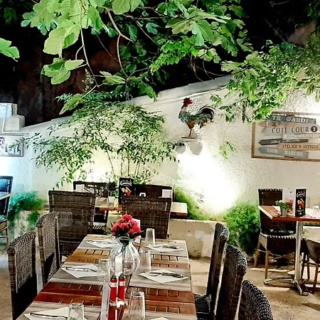 Hotel Restaurant Le Gout Des Hotes